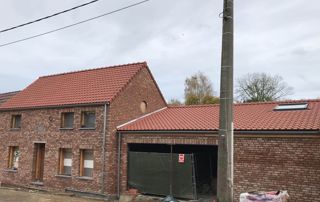 rénovation de la toiture en tuile d'un bâtiment à La Louvière