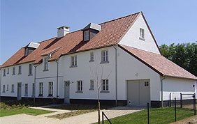 maison avec toiture en tuiles