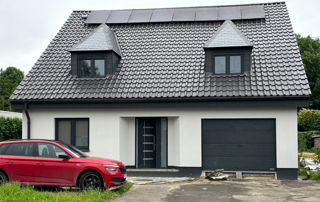 toiture en tuiles sur maison blanche à Waremme