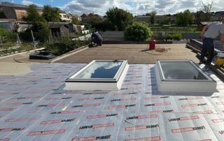 isolation de plateforme avec fenêtres par l'extérieur