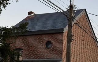 maison avec toiture en pente