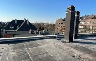 plateforme en bitume avec cheminée