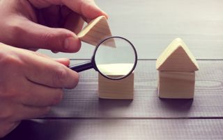 Loupe sur la toiture d'une maison