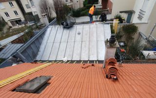 travaux sur toit plat en zinc et toit incliné en tuiles